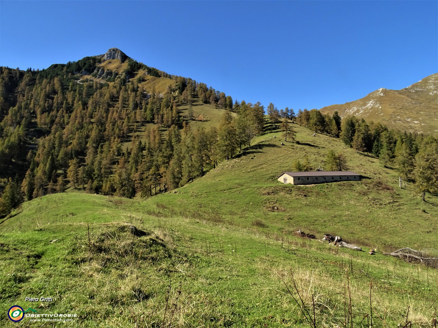 49 Ed ora , passato dal sent. 117 al 118, dal Monte Colle (1750 m) salgo al Passo di Monte Colle (1938 m).JPG